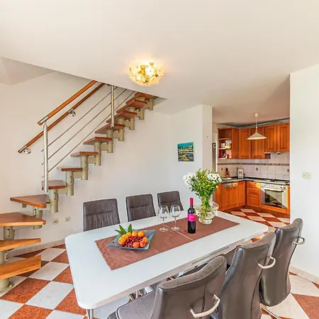 Beautiful In Okrug Gornji With Wifi Holiday home Trogir