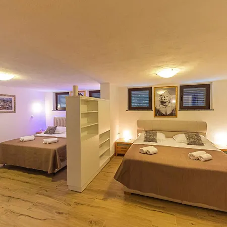 Holiday home Beautiful In Okrug Gornji With Wifi Trogir
