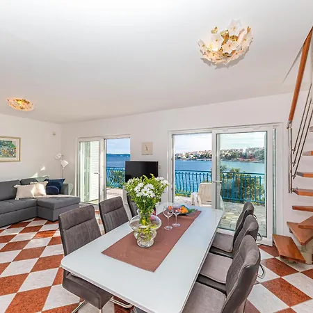 Beautiful In Okrug Gornji With Wifi Holiday home Trogir
