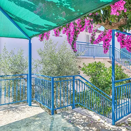 Beautiful In Okrug Gornji With Wifi Trogir