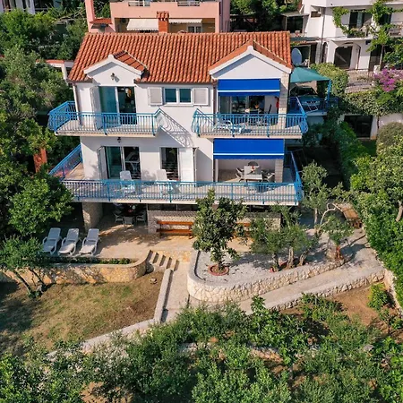 別荘 Beautiful In Okrug Gornji With Wifi *